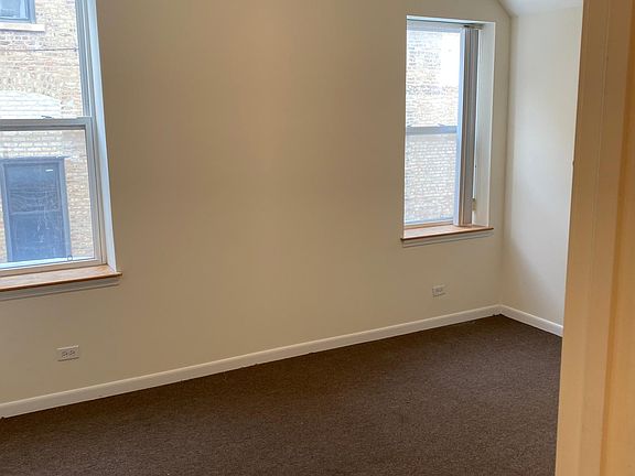3rd image of 1250 N Greenview Ave #9tjkut7z8