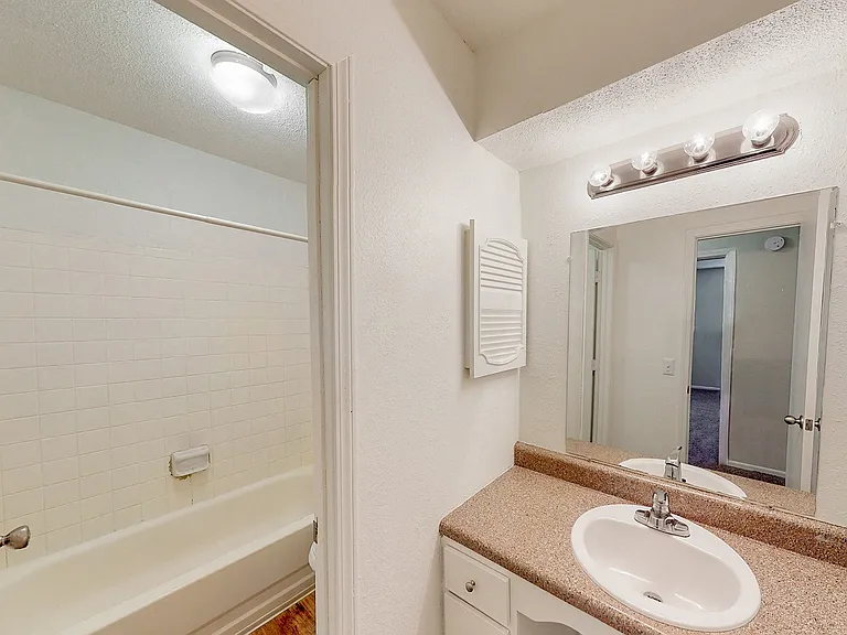 Skyline Apartments — Photo 29