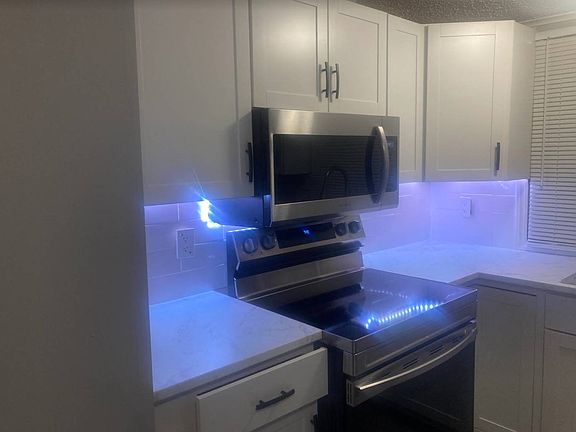 3rd image of 6823 Coconut Grove Cir