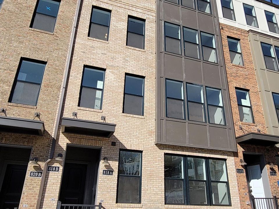 Exterior look, this condo covers the third and fourth floors and a rooftop terrace of this building