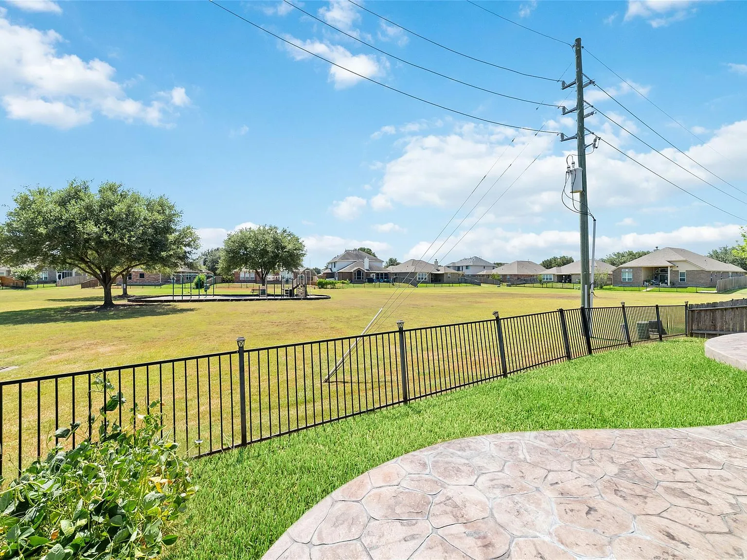 4 bed, 2606 sqft, $2,250 — Photo 3
