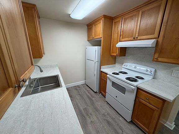 2nd image of 124 Franklin St #0