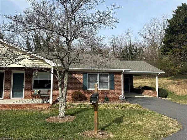 2033 N Main St #A, Mount Airy, NC 27030