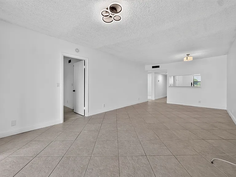 11358 Taft St #11358 — Photo 5