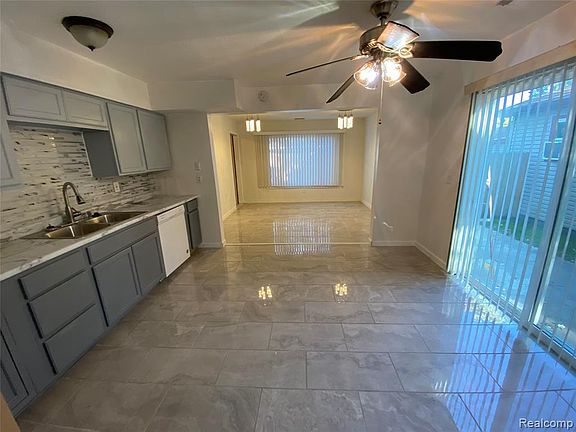 3rd image of 14659 Fellrath St