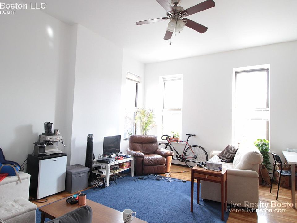 2nd image of 169 Northampton St #3