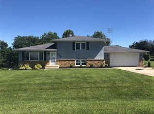 8510 Valley View Dr, Byron, IL 61010