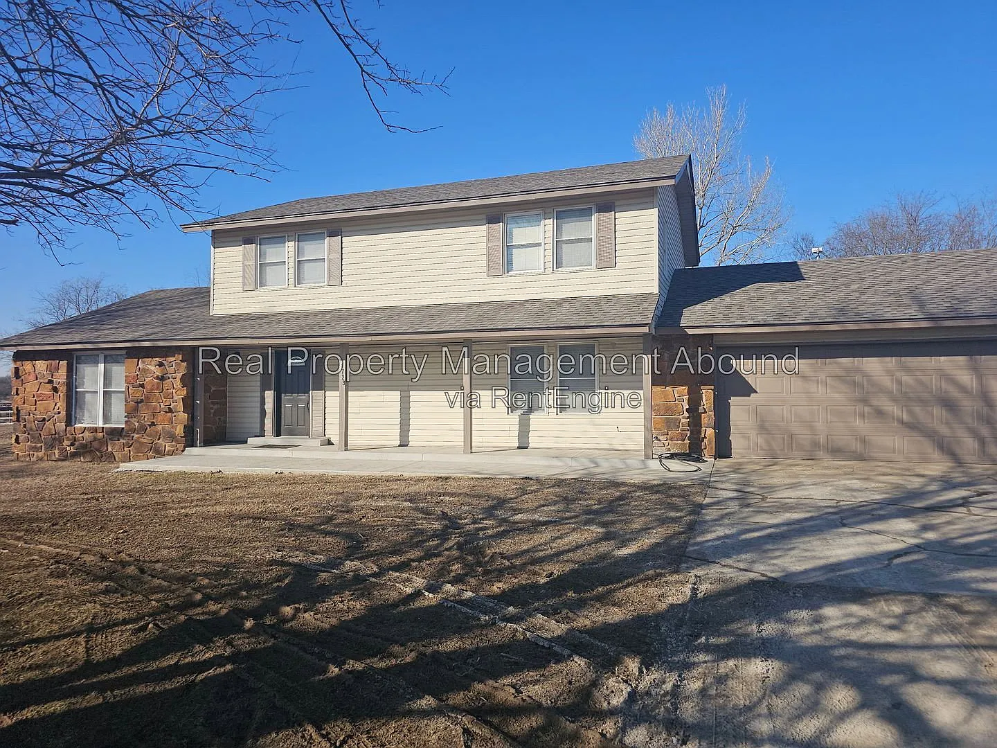 4 bed, 3.0 bath, 2663 sqft, $2,400 — Photo 1