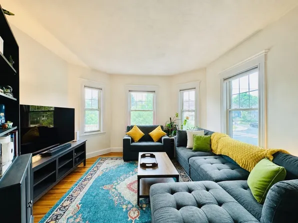 225 Belmont St #2, Belmont, MA 02478