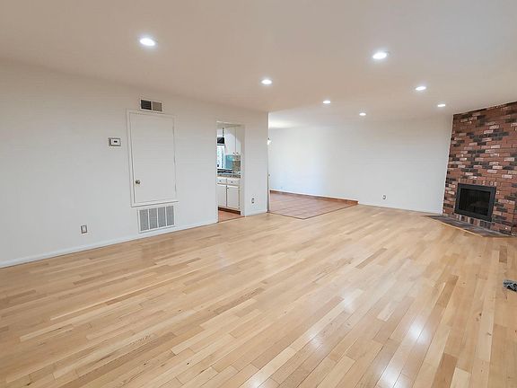 3rd image of 11337 Nebraska Ave