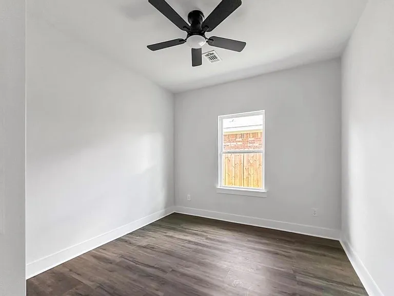 6010 Bobby Burns St #B — Photo 15