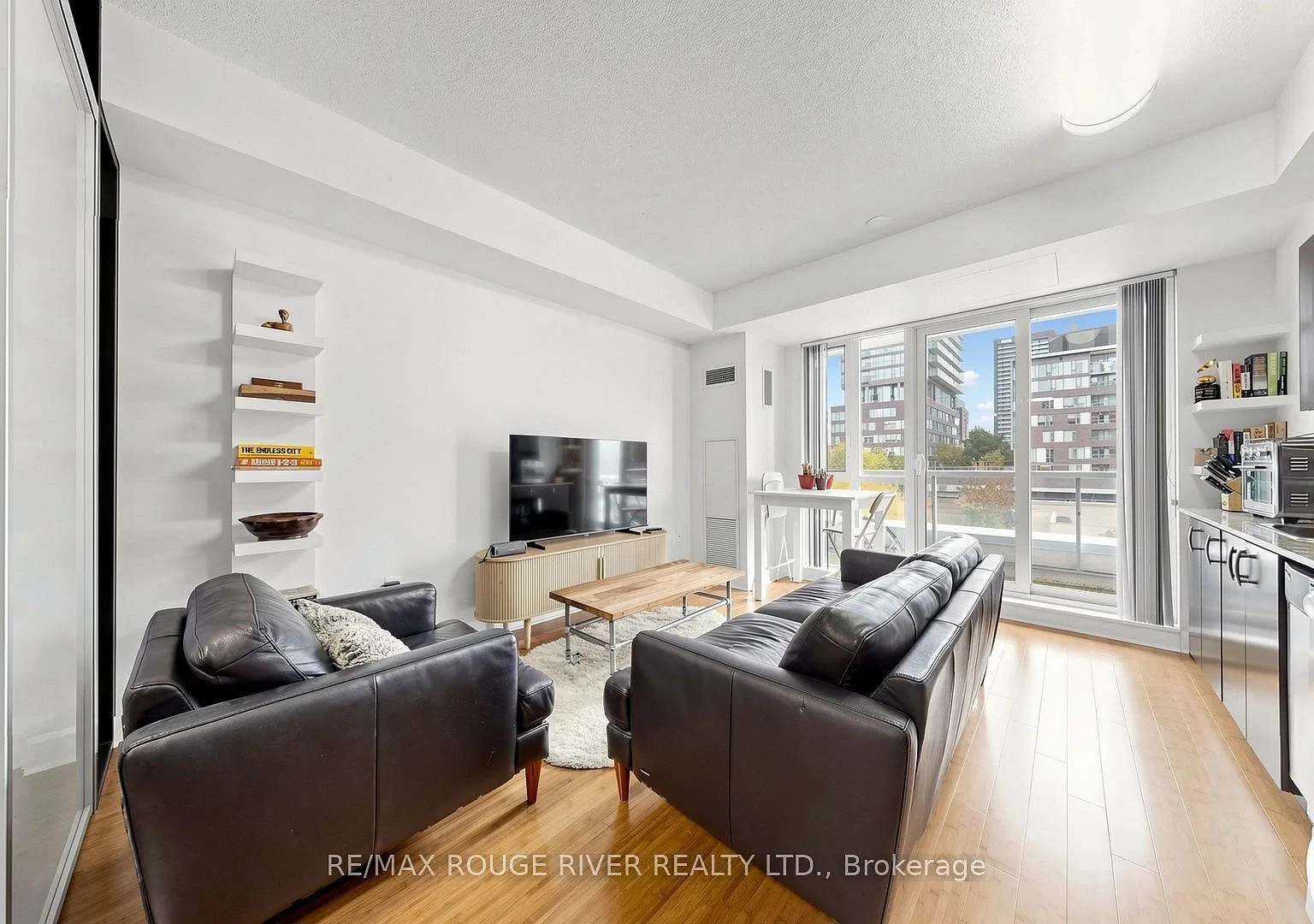 Studio, $2,000 — Photo 4