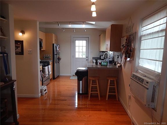 3rd image of 33 James St