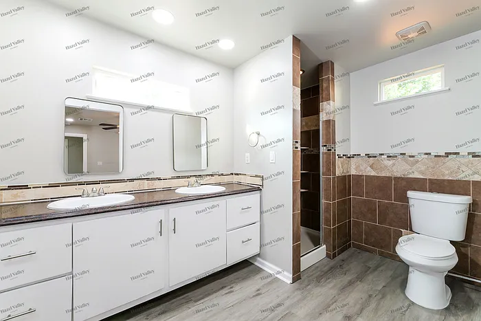 806 S Meadow Ln — Photo 9