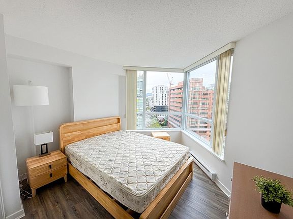 3rd image of 1212 Howe St #1602