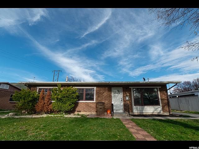 1st image of 1176 N Victoria Way