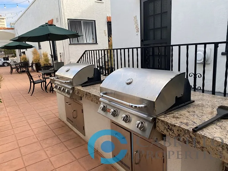 Casa Blanca Apartments — Photo 9