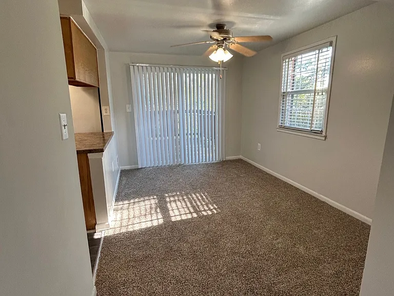 Longview — Photo 239