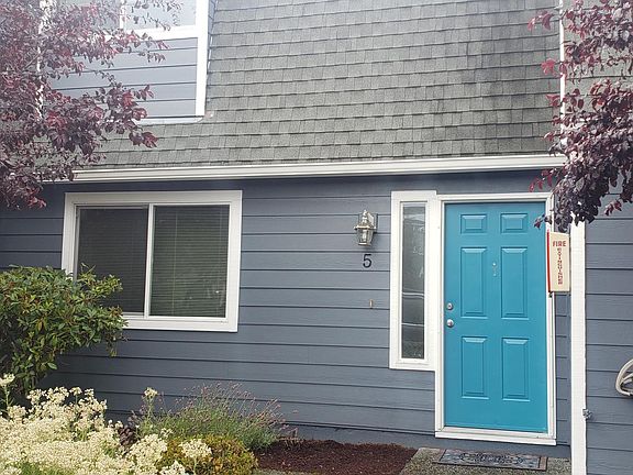 Front entry to Condo #5.