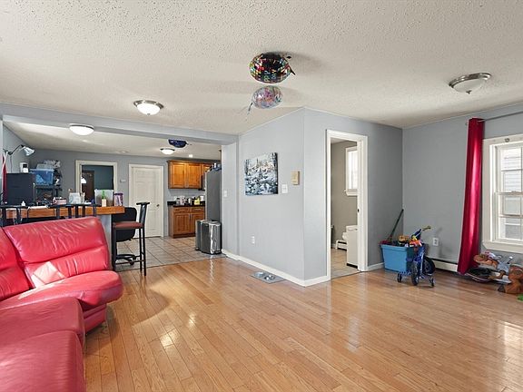 3rd image of 74 Chestnut St