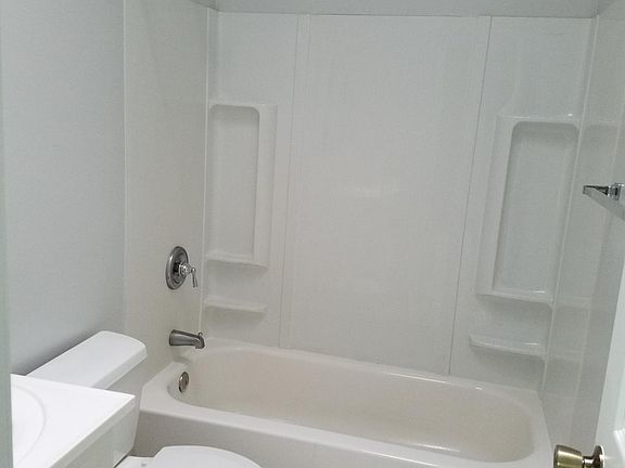 3rd image of 28 Silverton Ct