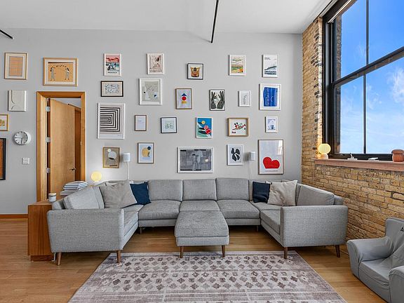 4th image of 239 E Chicago STREET #708