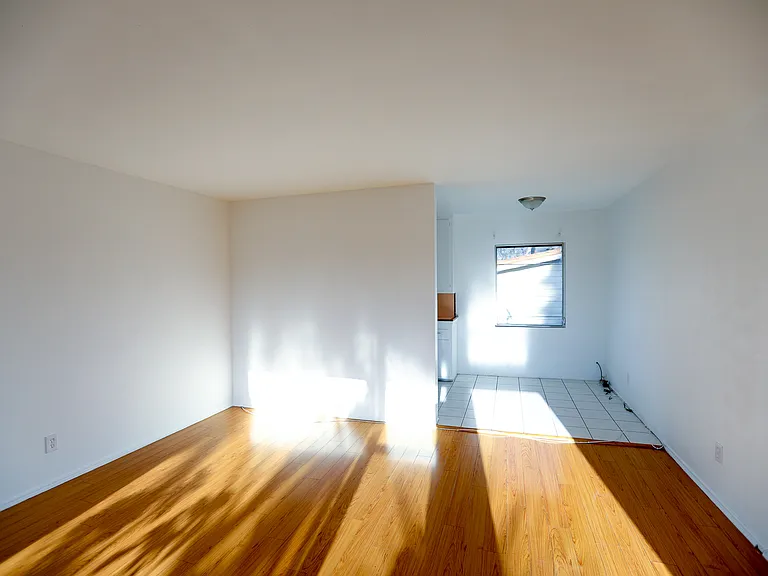262 S Sycamore Ave #7 — Photo 2