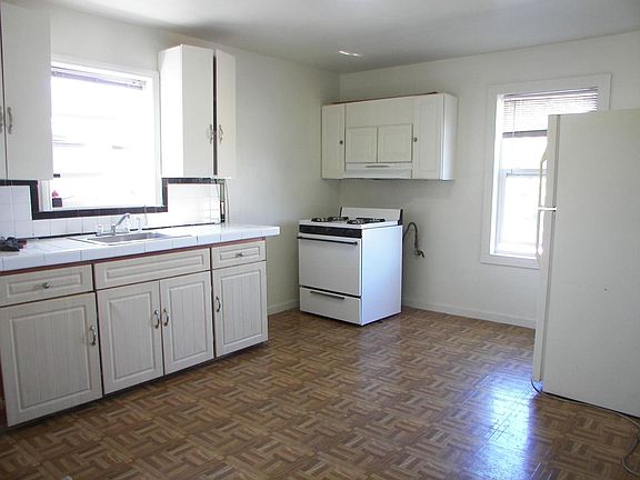 2nd image of 719 Cypress Ave