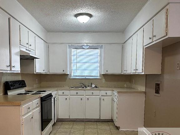2nd image of 105 Peggy St
