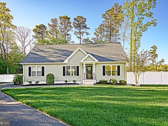 3rd image of 34 Blackwood Dr