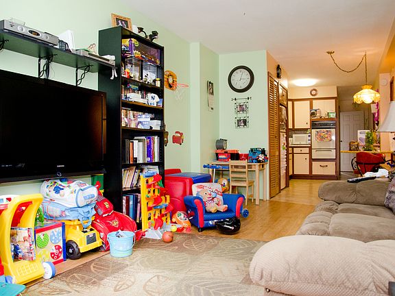 5th image of 2572 Cropsey Ave