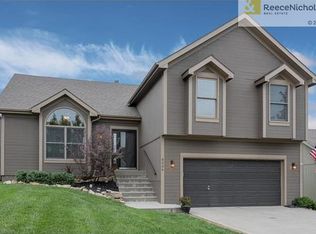 8306 NE 97th St, Kansas City, MO 64157