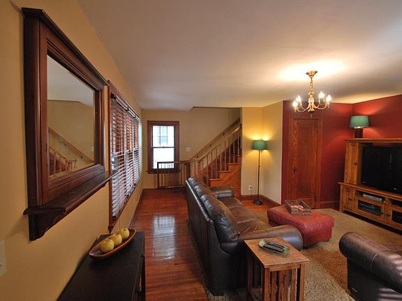 5th image of 212 7th St W