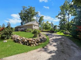 2 Kushaqua Trl W, Hewitt, NJ 07421