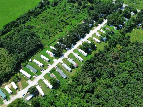 Tanglewood Mobile Home Community, 14840 State Route B Lot 6, Saint James, MO 65559