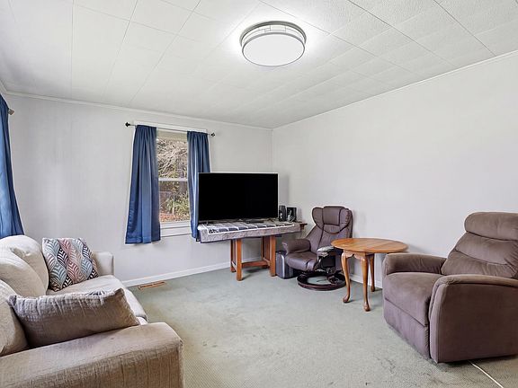 2nd image of 106 E Thompson St