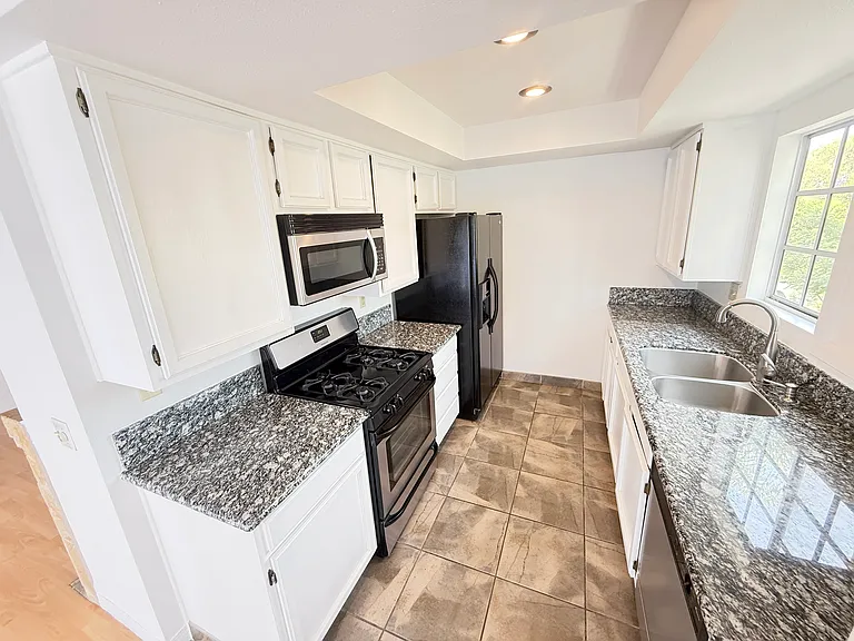 920 N Alfred St #201 — Photo 18
