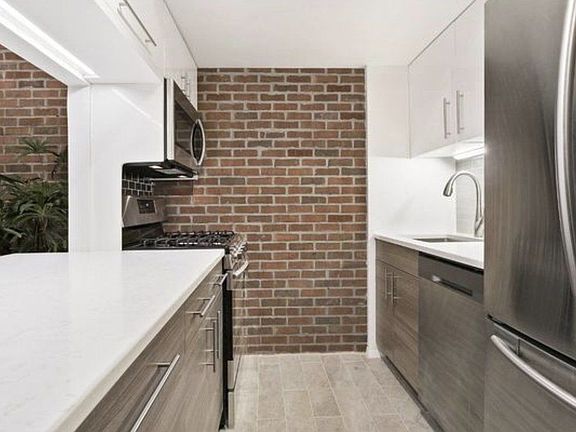 3rd image of 250 W 89th St APT 6B