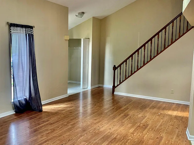 252 Greenwood Dr — Photo 3