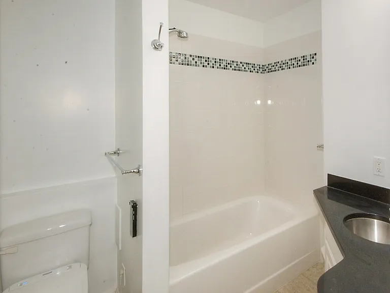 1 Lancaster St #9 — Photo 8