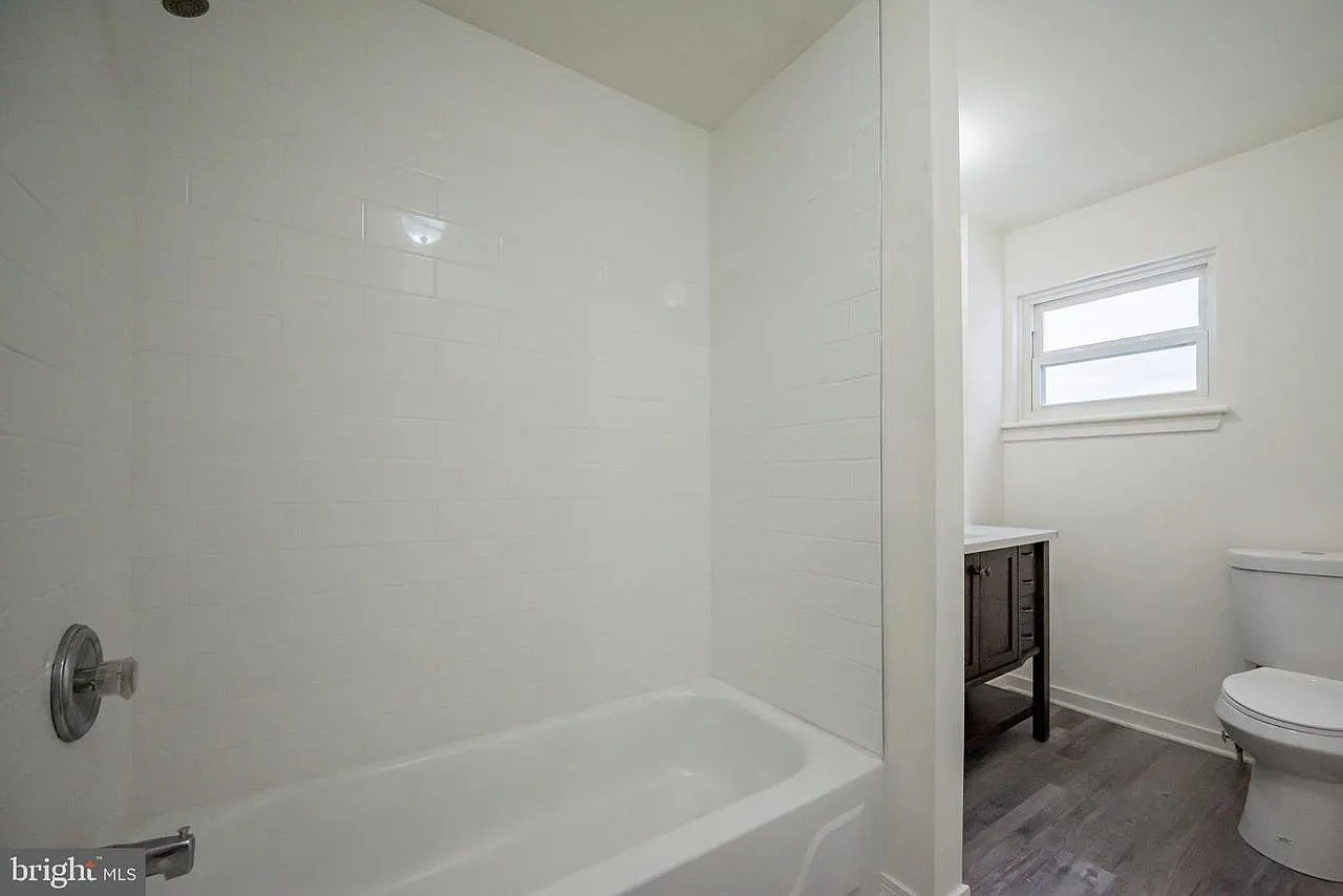 3 bed, 1600 sqft, $2,375 — Photo 2