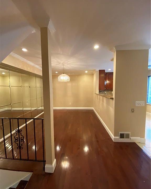 1st image of 11 Jackson Ave Unit 31