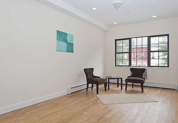 3rd image of 264 Winthrop St #3