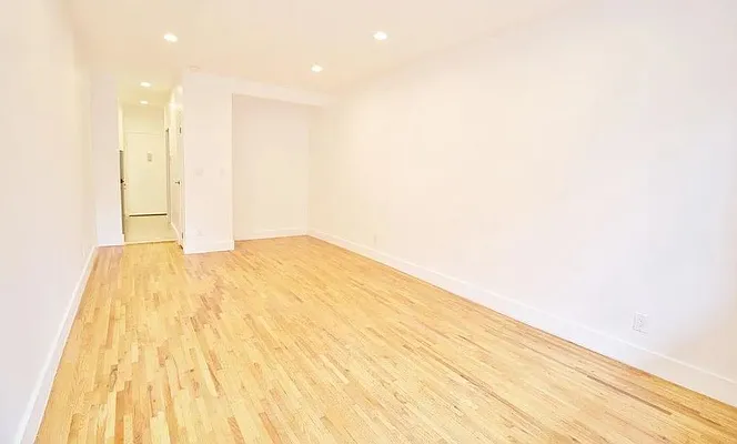 Rented by Mossanen Group | media 9