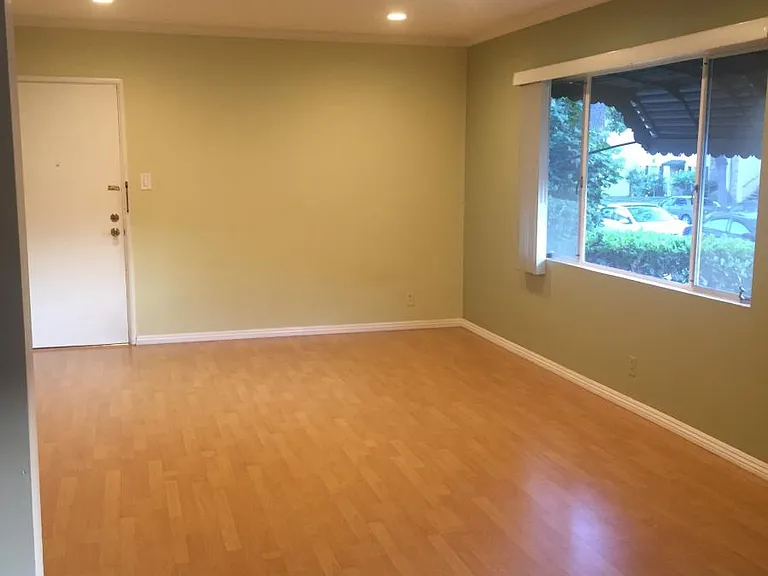 534 N Louise St — Photo 3