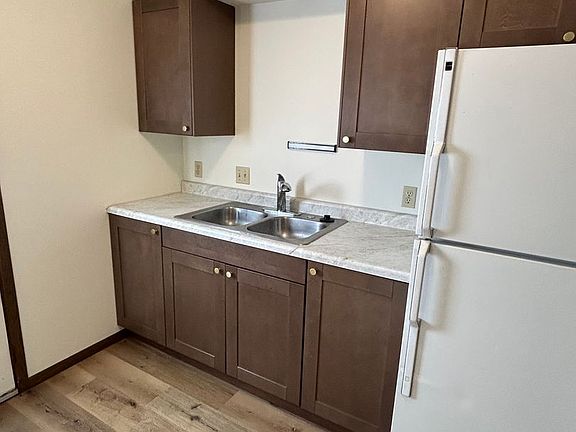 4th image of 1050-1110 Oleson Rd #1106
