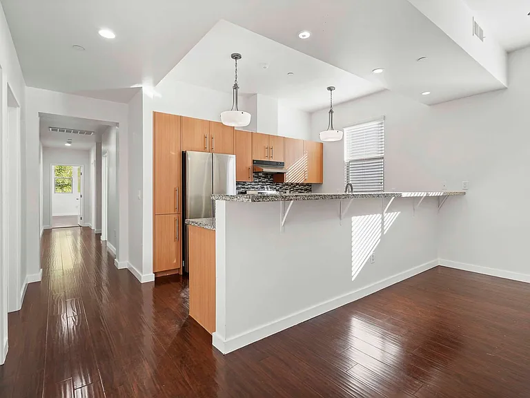 6462 Woodley Ave — Photo 30