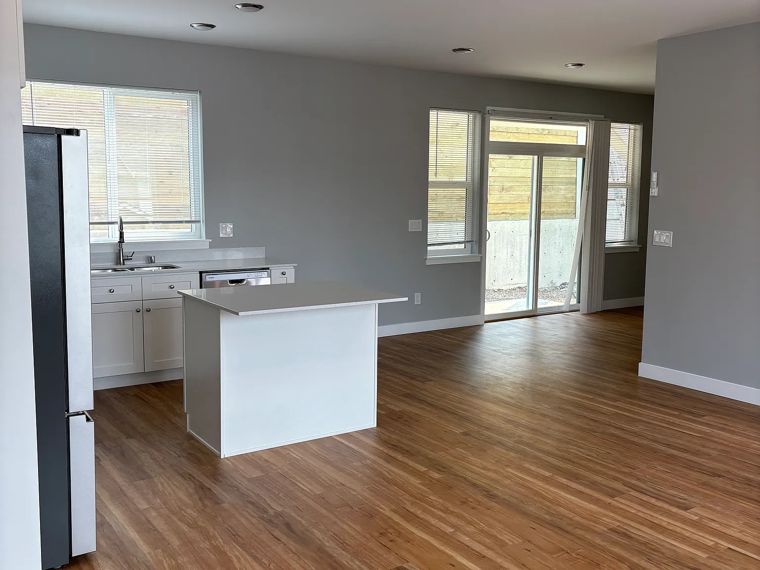 3528 Sussex Dr — Photo 4
