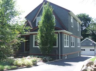 24 Smith Ter, Cresskill, NJ 07626