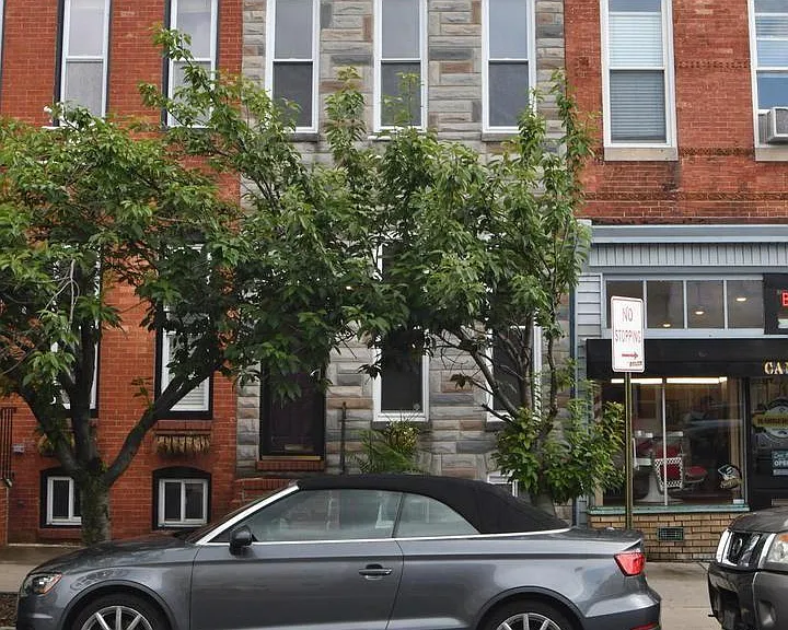 2811 Hudson St — Photo 1